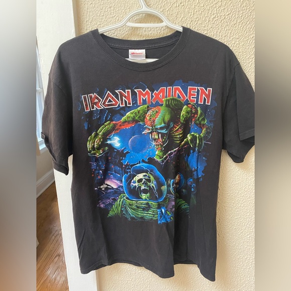 Hanes Other - Iron Maiden tour shirt 2010 final frontier